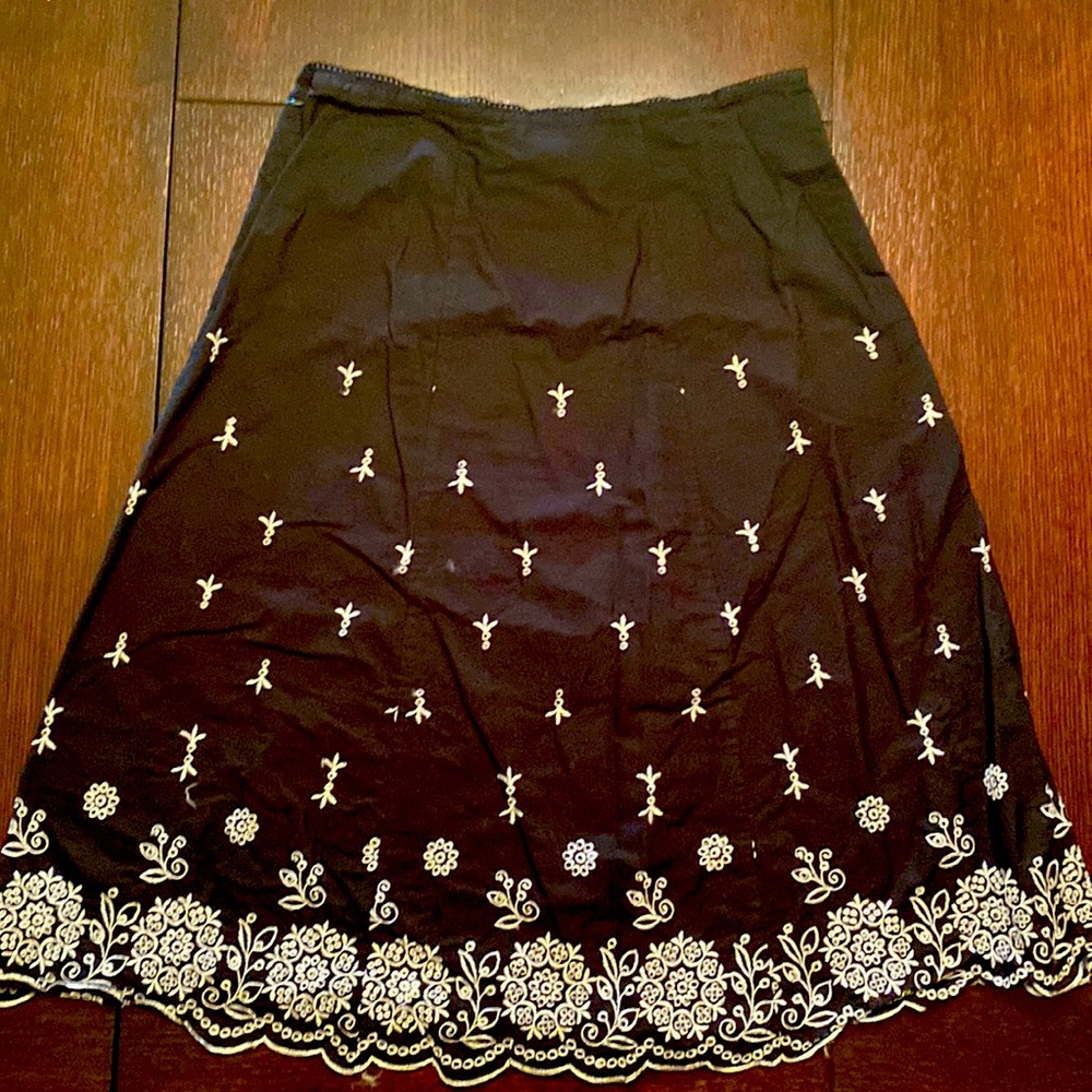 Black and white embroidered skirt